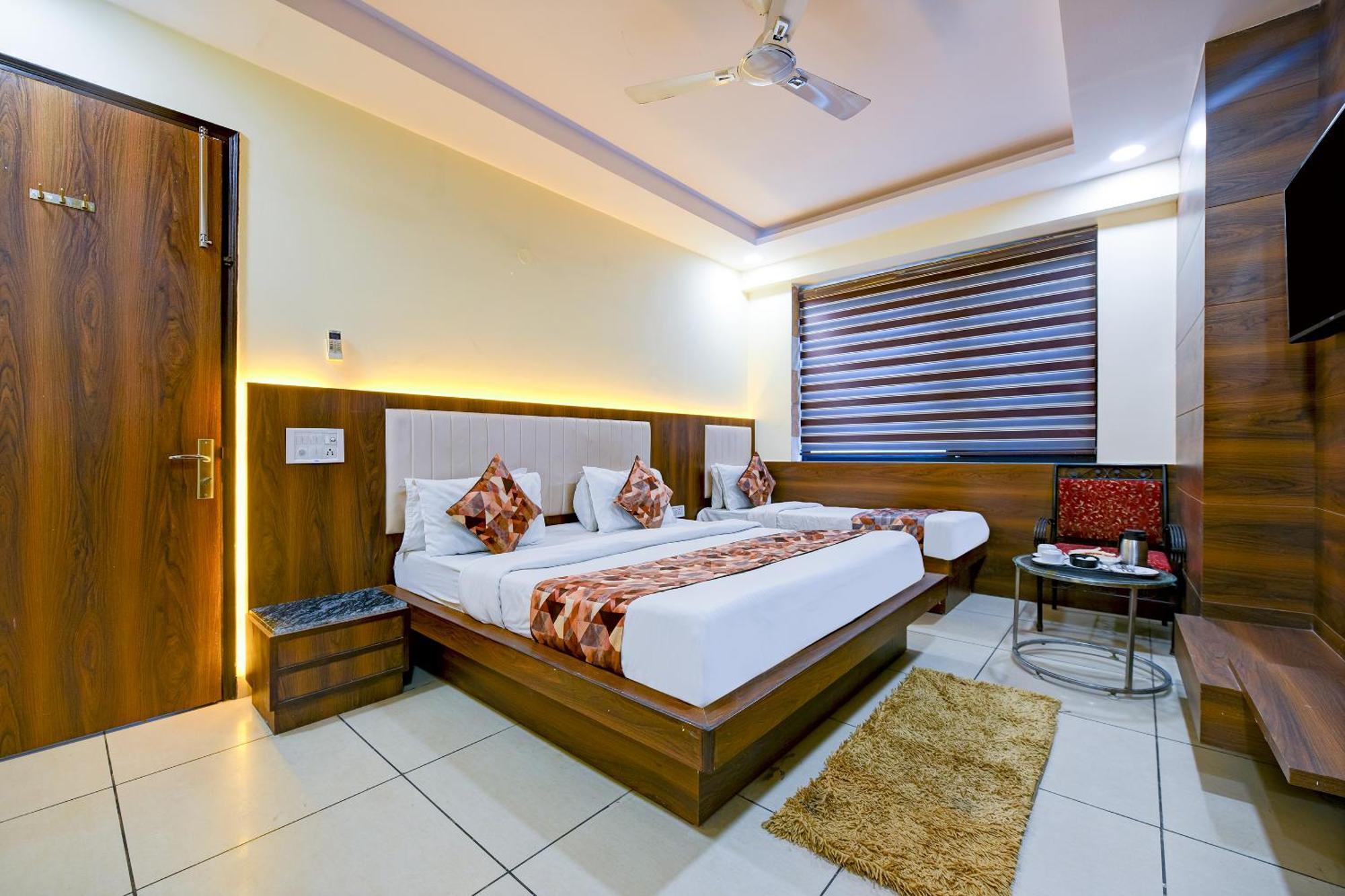 Hotel Le Grand - Walk-In From Rk Ashram Metro Station New Delhi Bagian luar foto