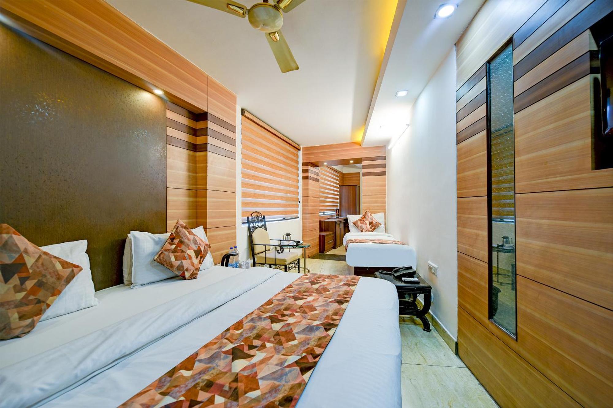 Hotel Le Grand - Walk-In From Rk Ashram Metro Station New Delhi Bagian luar foto