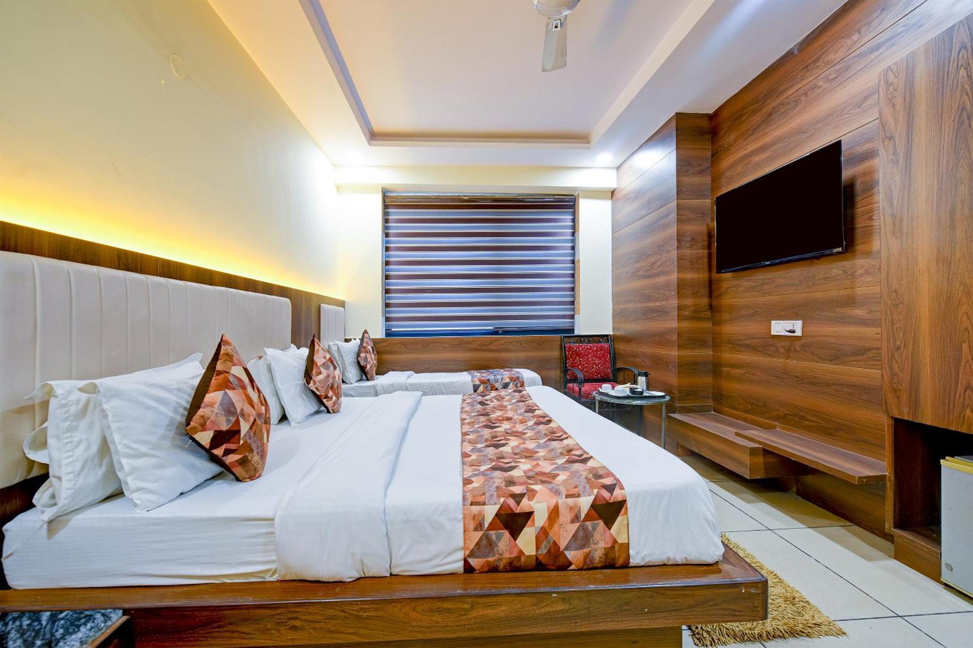 Hotel Le Grand - Walk-In From Rk Ashram Metro Station New Delhi Bagian luar foto
